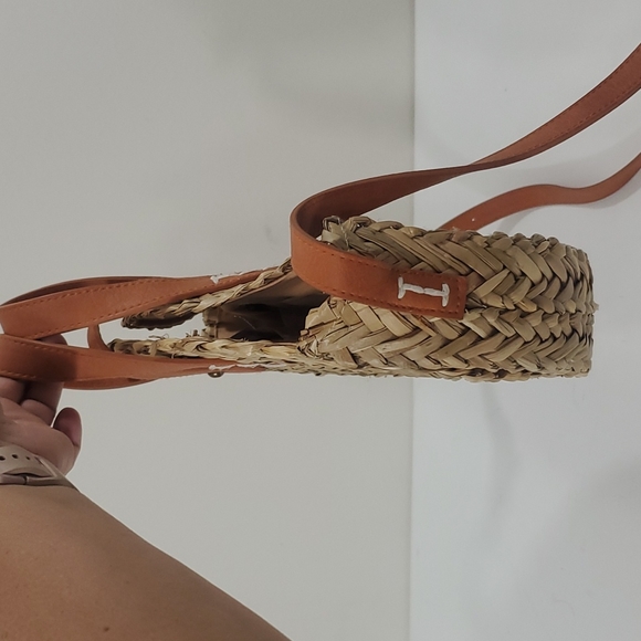 Universal Goods Co. Straw purse - round shape - Picture 5 of 16